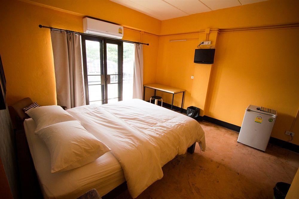 Isleep Guesthouse Чиангмай Екстериор снимка
