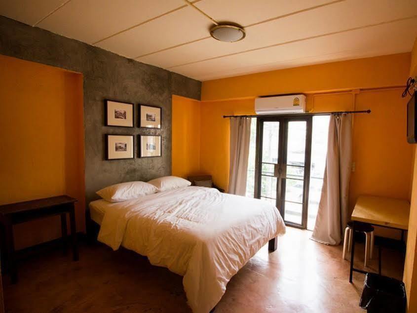 Isleep Guesthouse Чиангмай Екстериор снимка