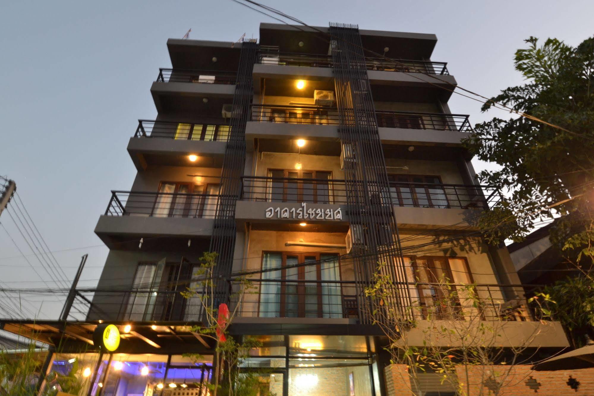 Isleep Guesthouse Чиангмай Екстериор снимка