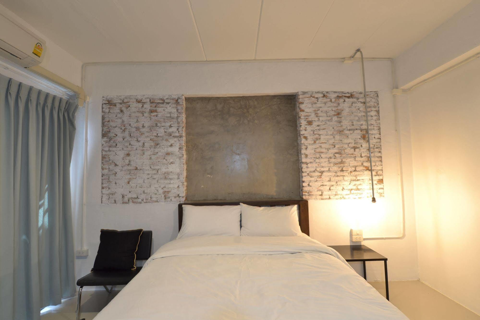 Isleep Guesthouse Чиангмай Екстериор снимка