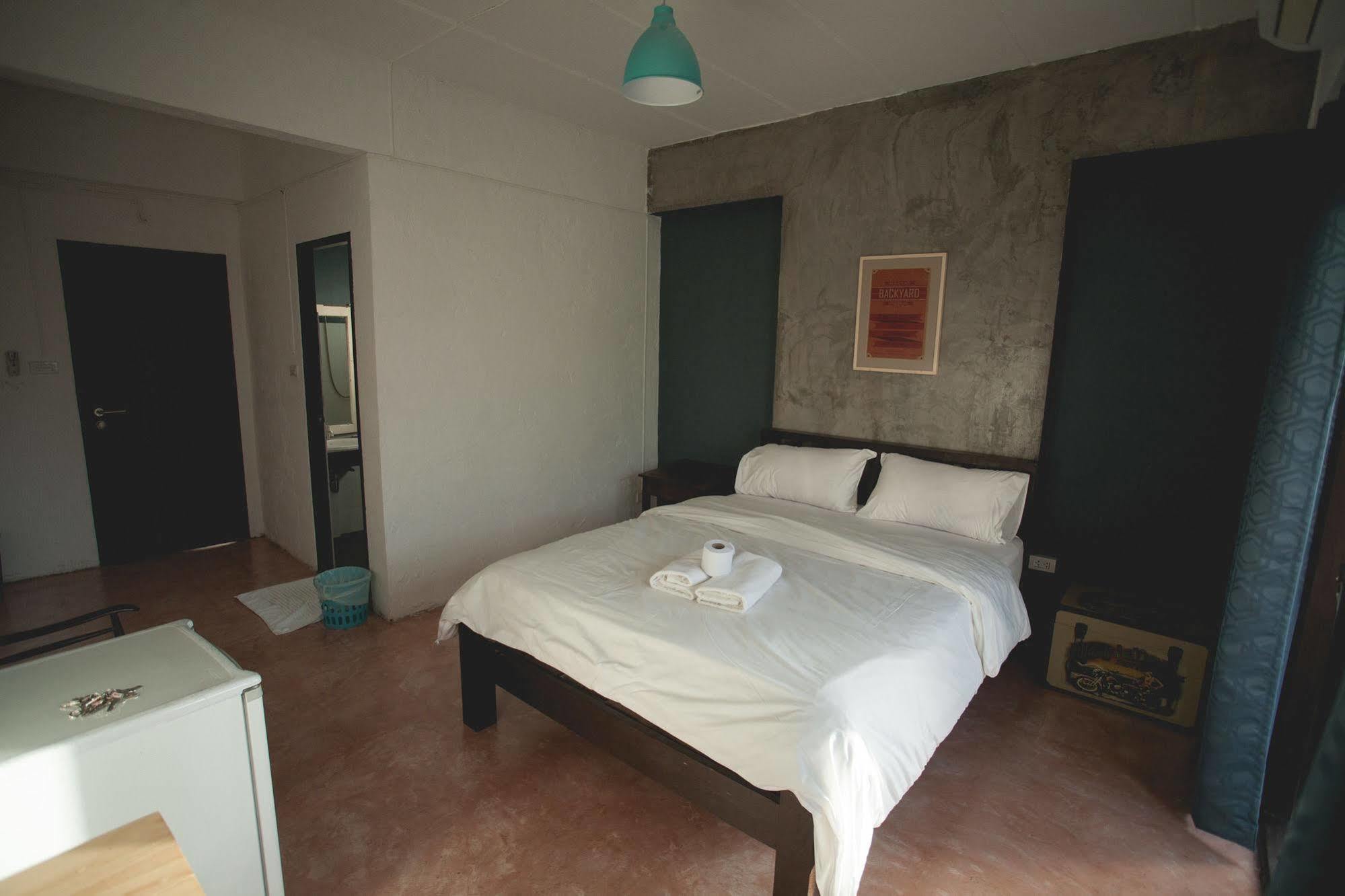 Isleep Guesthouse Чиангмай Екстериор снимка