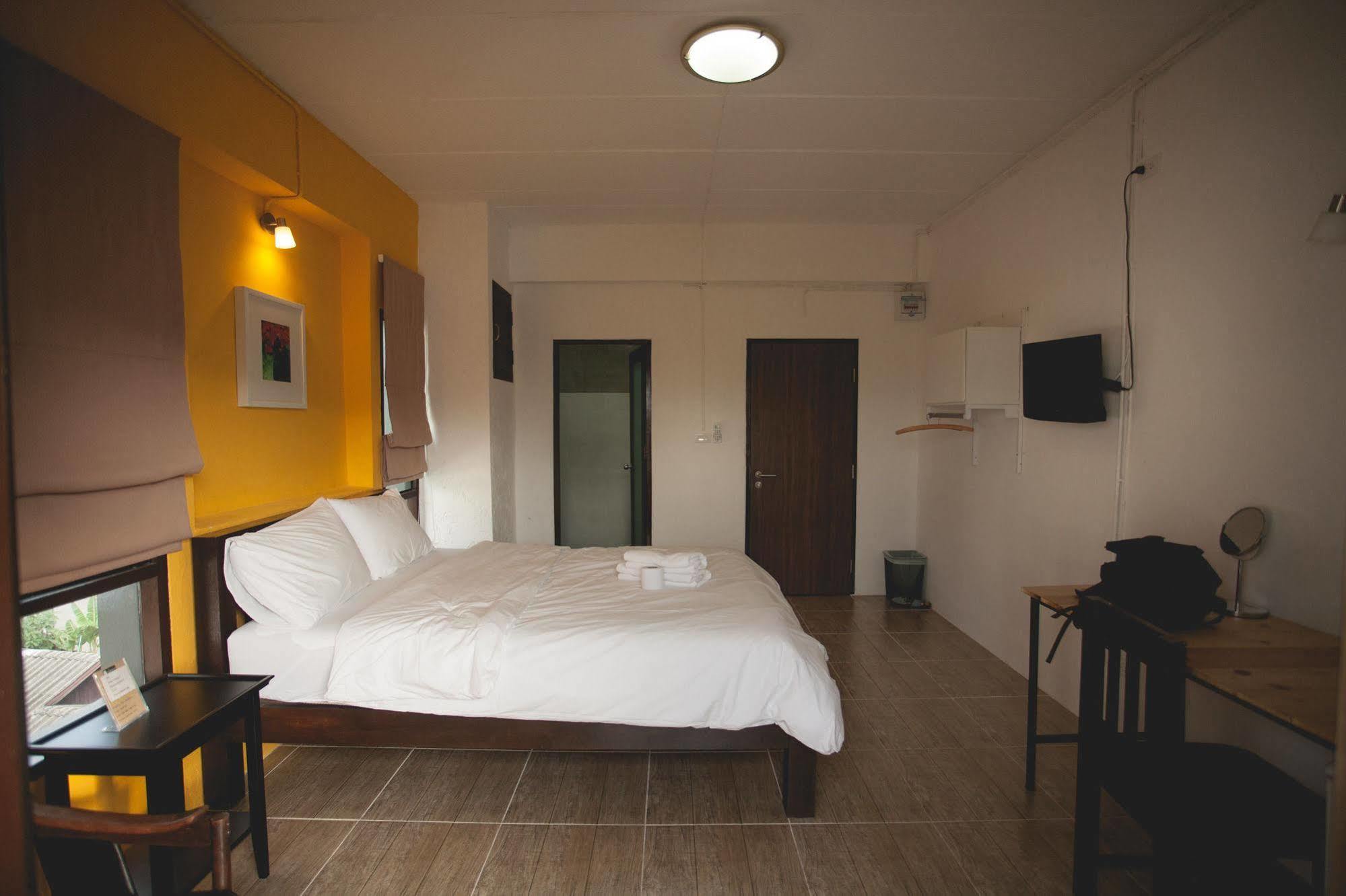 Isleep Guesthouse Чиангмай Екстериор снимка