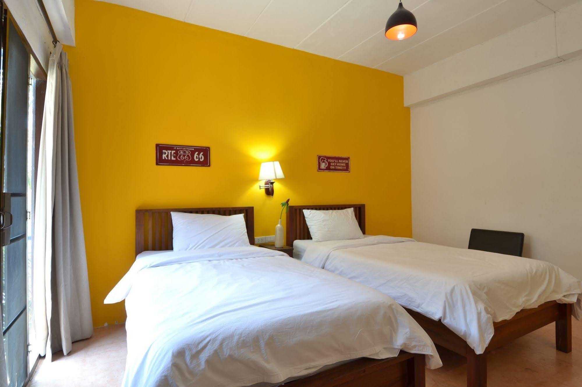 Isleep Guesthouse Чиангмай Екстериор снимка