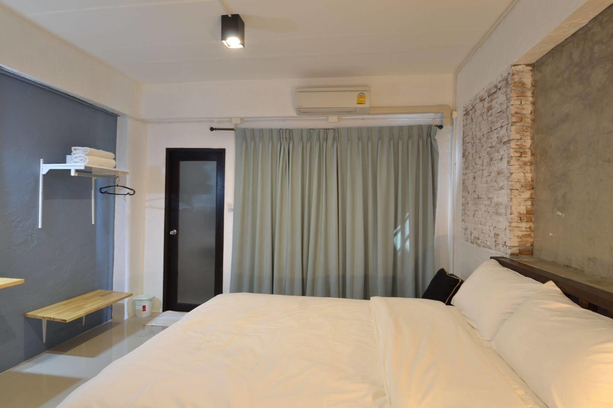 Isleep Guesthouse Чиангмай Екстериор снимка