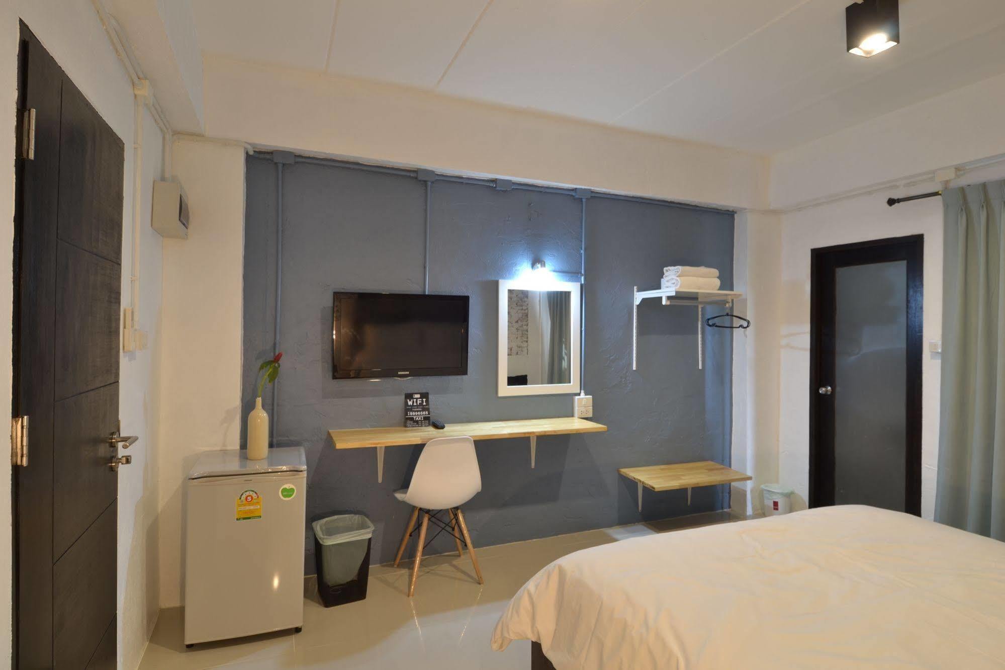 Isleep Guesthouse Чиангмай Екстериор снимка