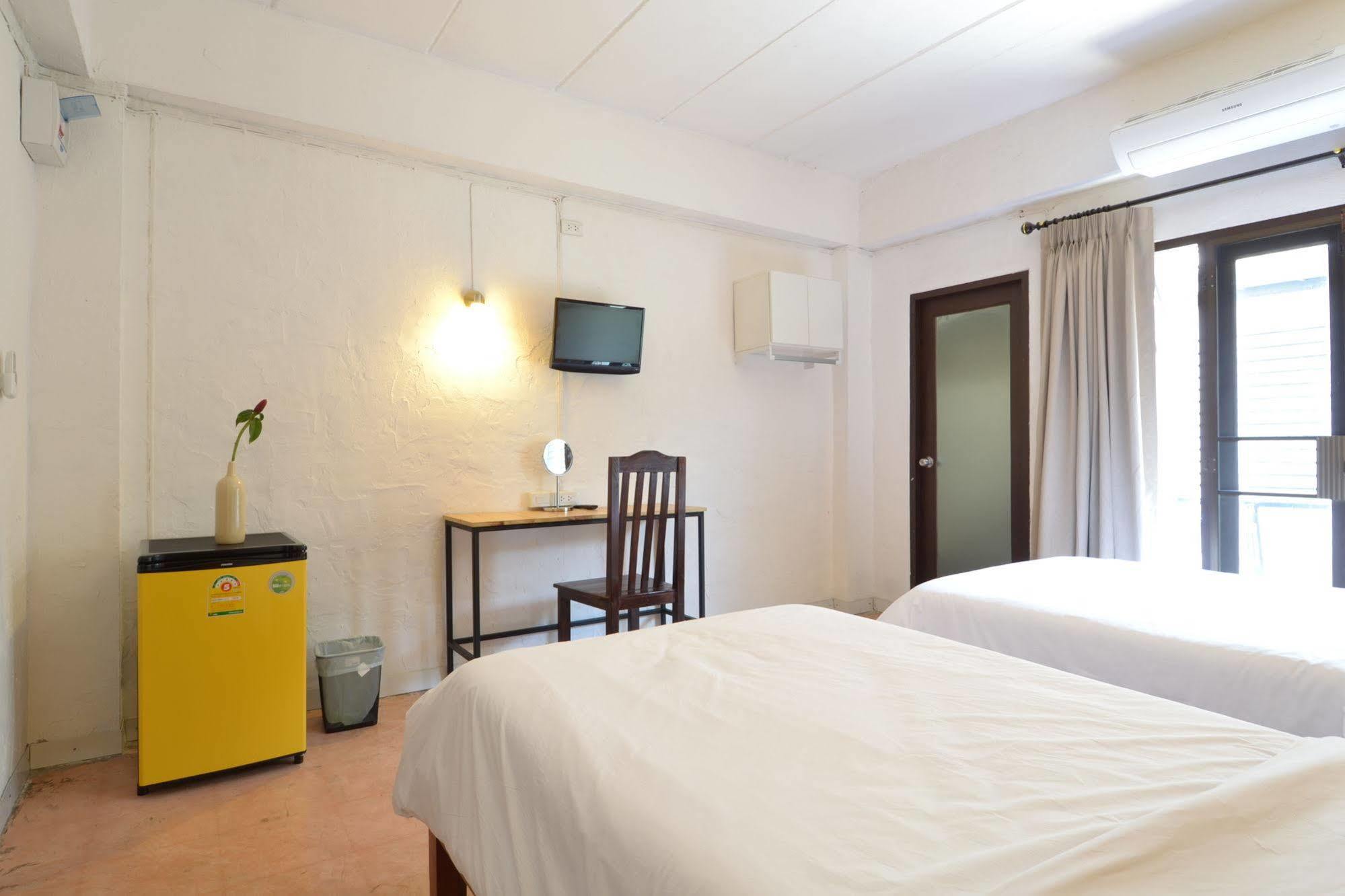 Isleep Guesthouse Чиангмай Екстериор снимка