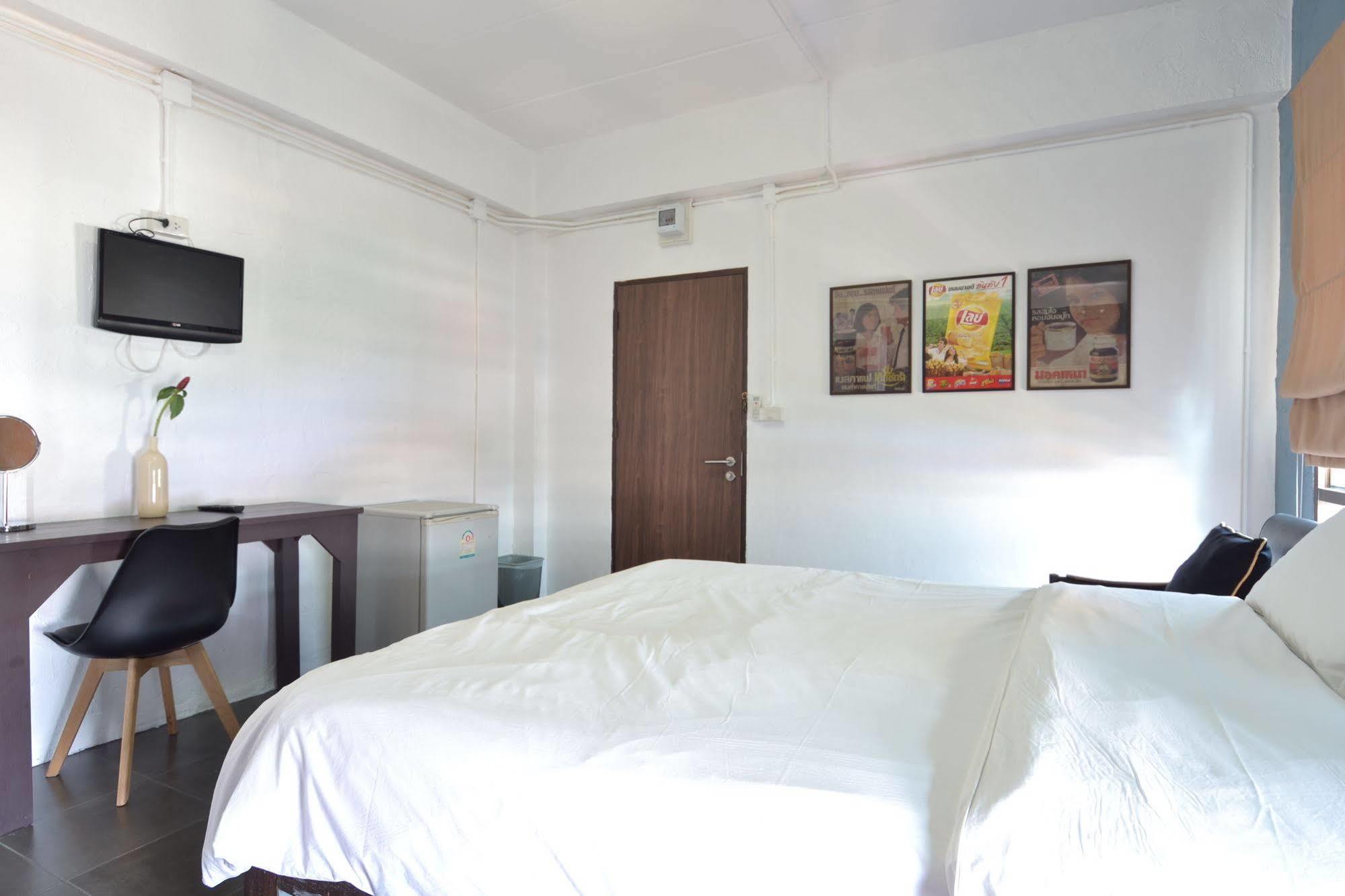 Isleep Guesthouse Чиангмай Екстериор снимка